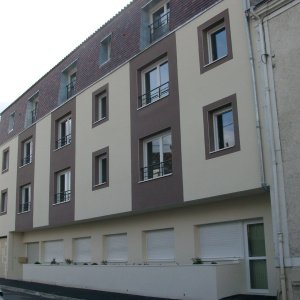 Façade sur rue avec Bureaux en Rdc et Logements en étage
